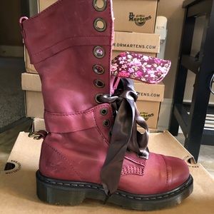 Nib size 6 dr marten combat boots